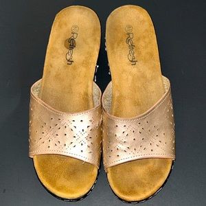 Refresh Women’s Sandals Size 8.5